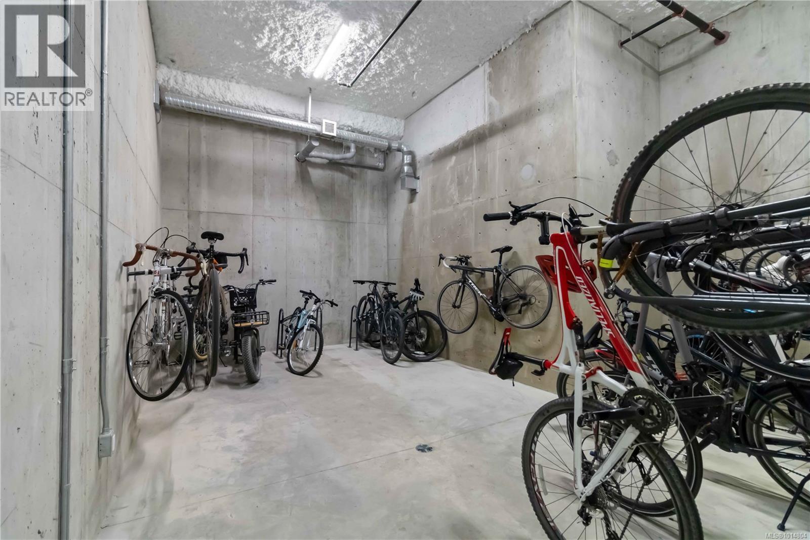 202 5122 Cordova Bay Road, Saanich