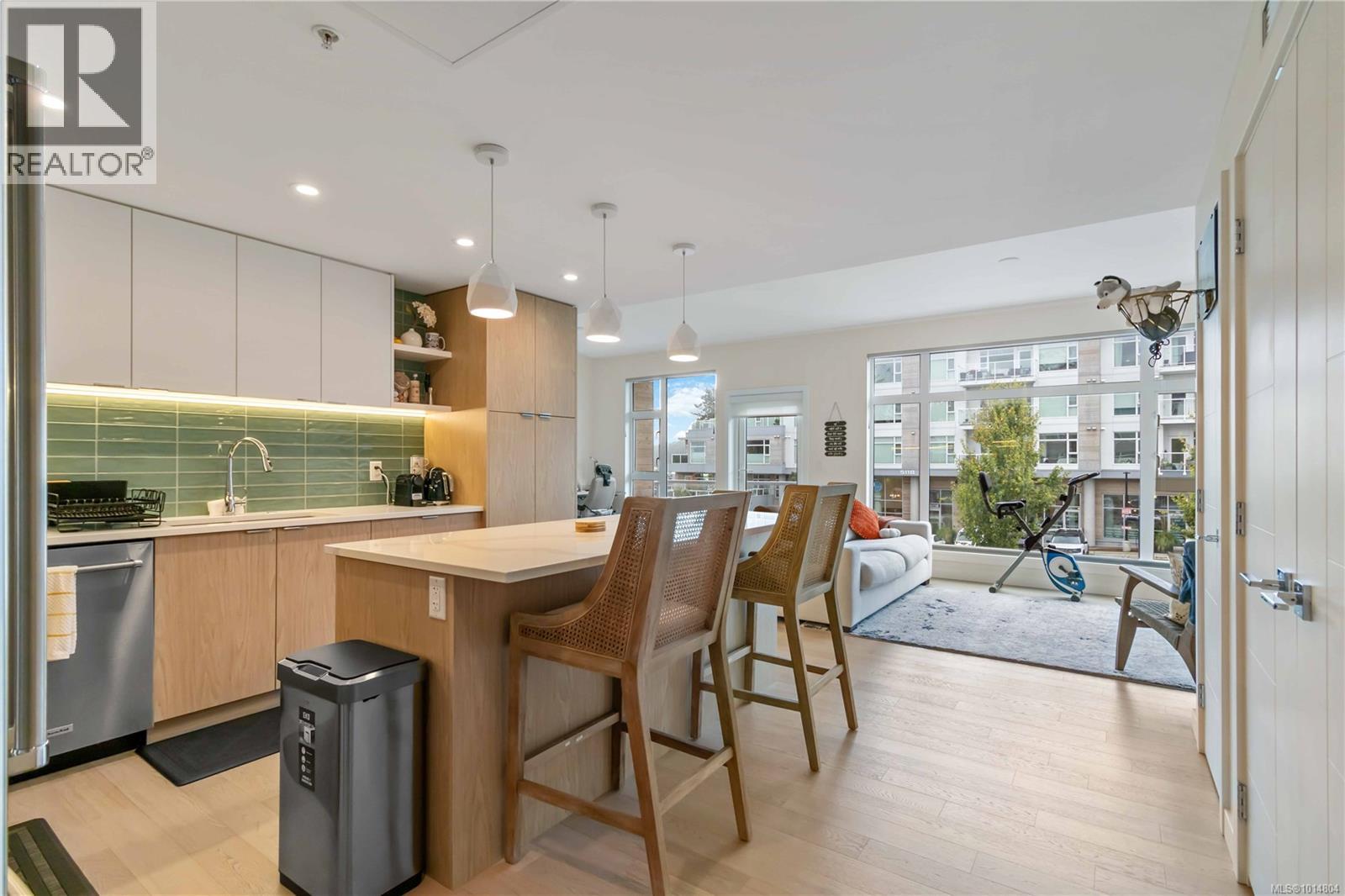 202 5122 Cordova Bay Road, Saanich