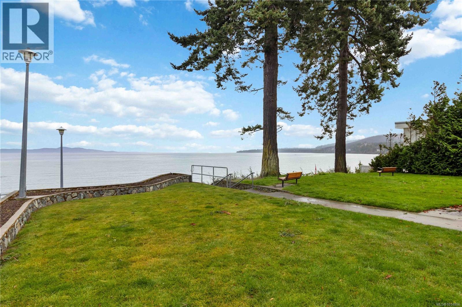 202 5122 Cordova Bay Road, Saanich