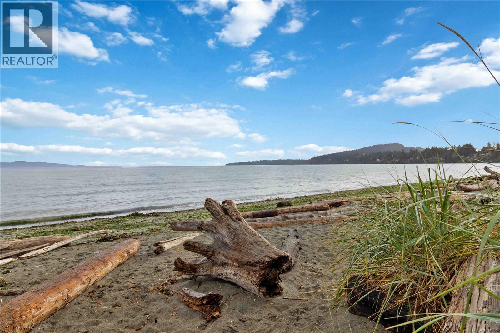 202 5122 Cordova Bay Road, Saanich