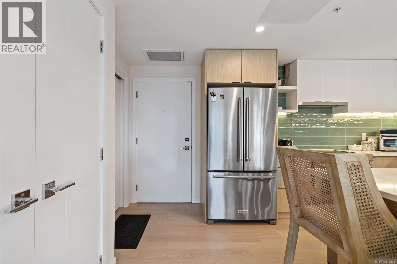 202 5122 Cordova Bay Road, Saanich