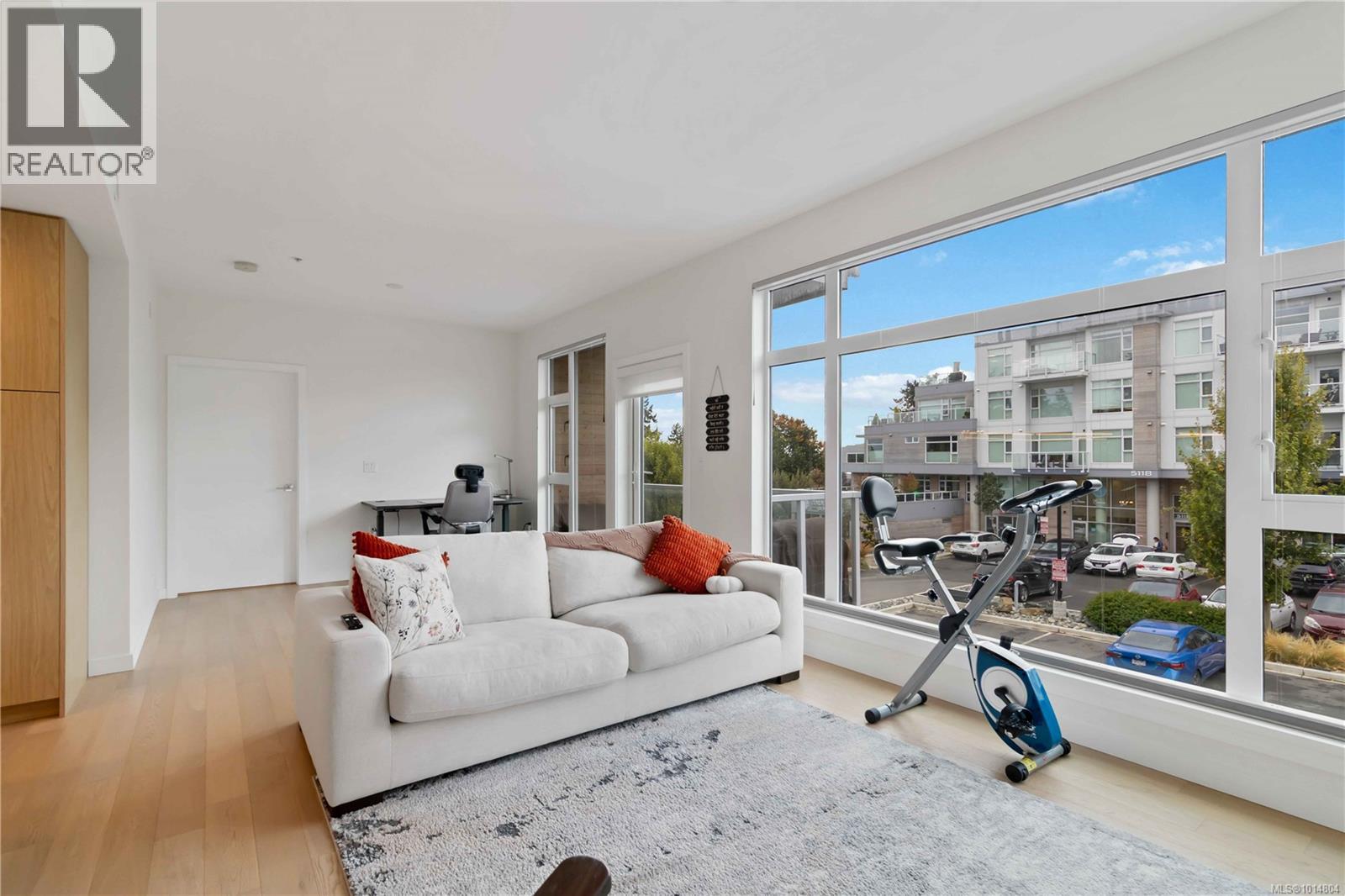 202 5122 Cordova Bay Road, Saanich