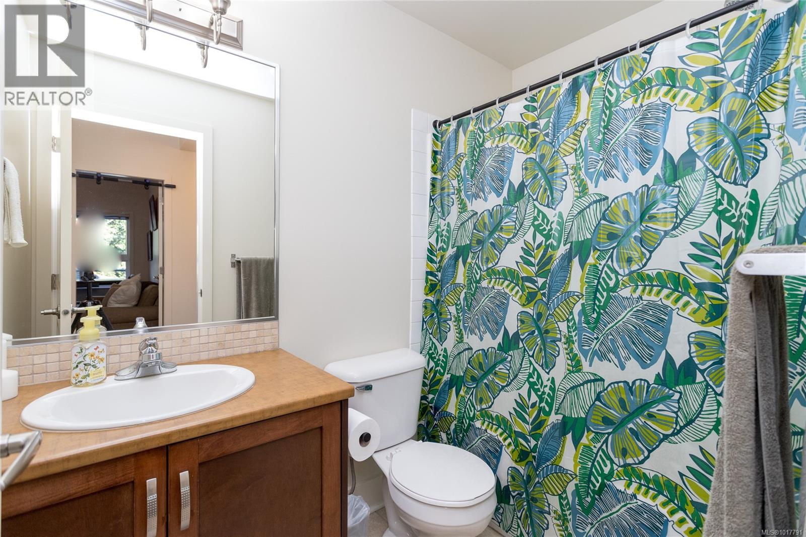 311 866 Brock Ave, Langford