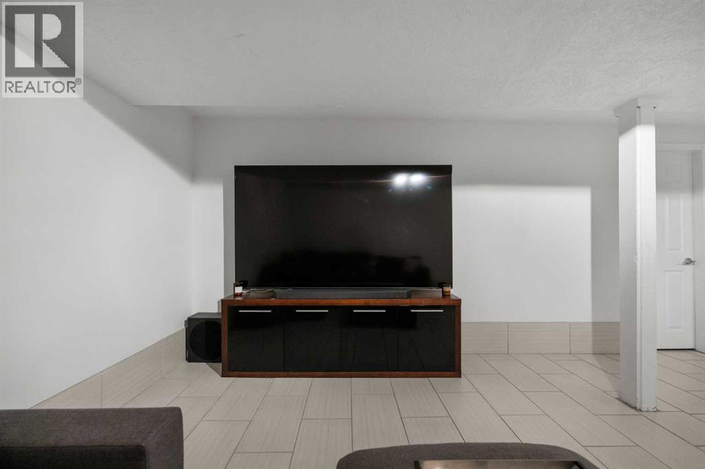 Single Family House Bungalow for Sale in  Deerfield Circle SE Deer Ridge Calgary 