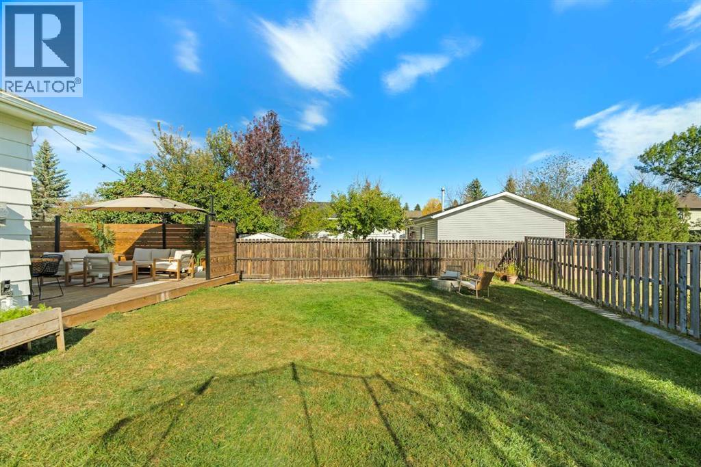 Single Family House Bungalow for Sale in  Deerfield Circle SE Deer Ridge Calgary 