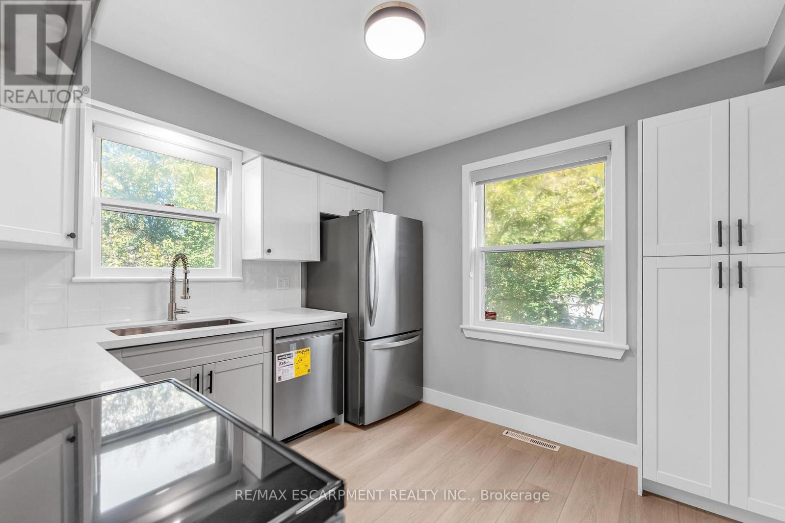 Single Family House for Sale in  ELAINE COURT Hamilton (Rosedale) 