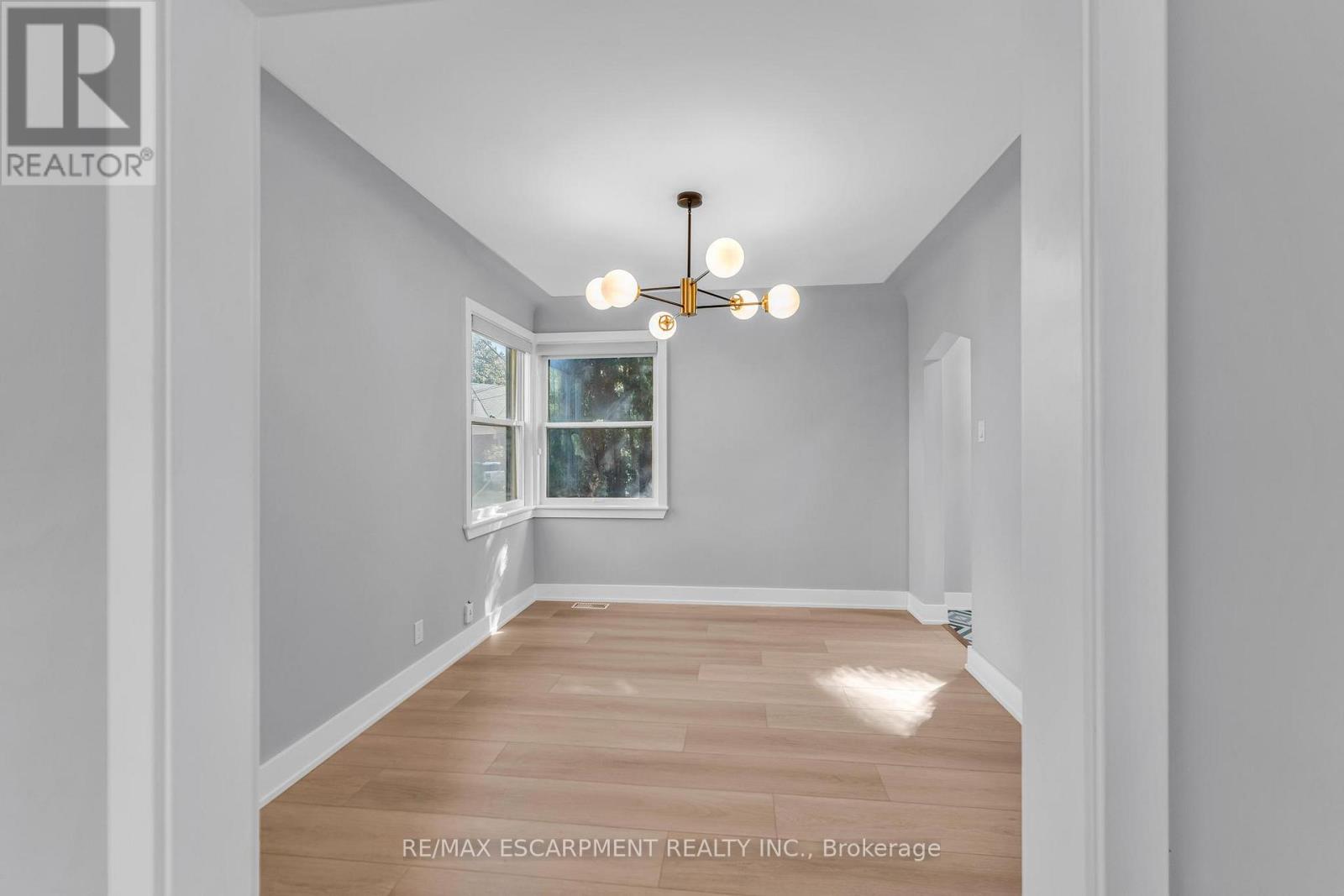 Single Family House for Sale in  ELAINE COURT Hamilton (Rosedale) 