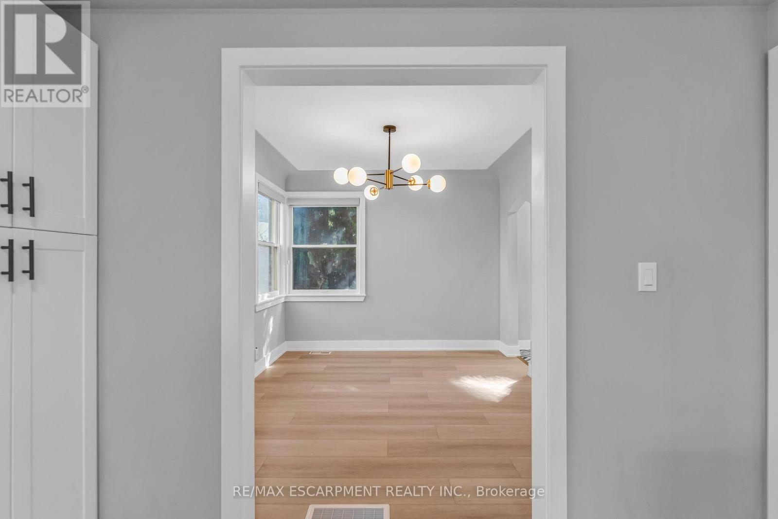 Single Family House for Sale in  ELAINE COURT Hamilton (Rosedale) 