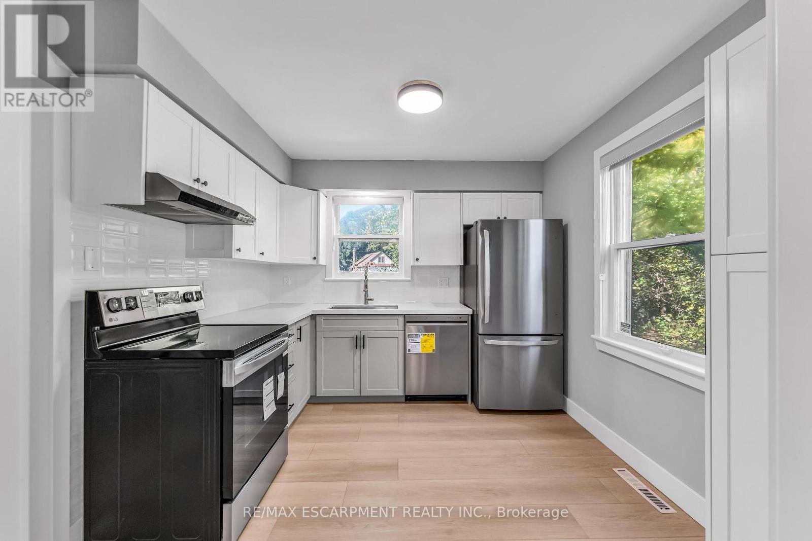 Single Family House for Sale in  ELAINE COURT Hamilton (Rosedale) 