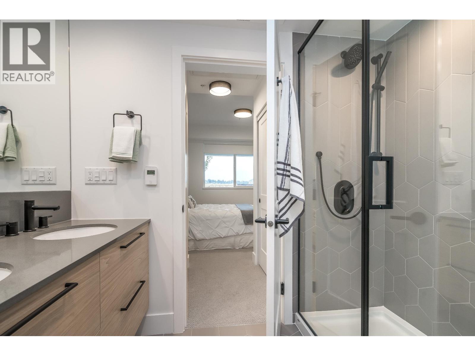 #102-320 RIDGE Street, Delta