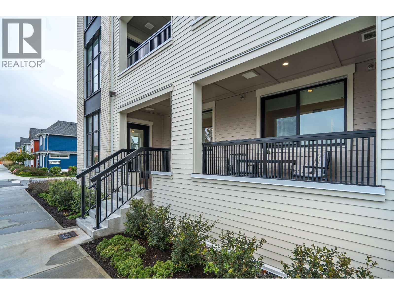 #102-320 RIDGE Street, Delta