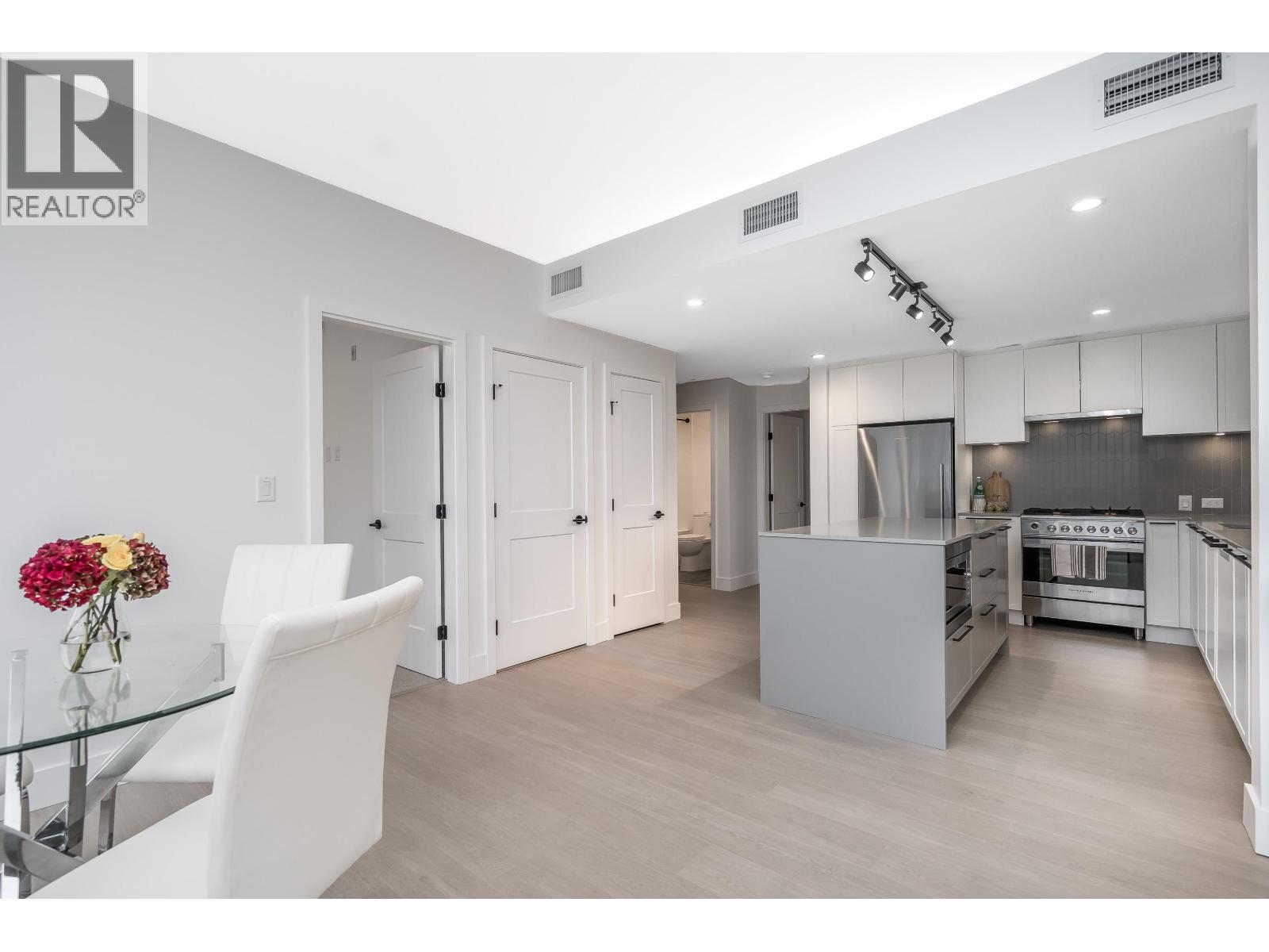 #102-320 RIDGE Street, Delta