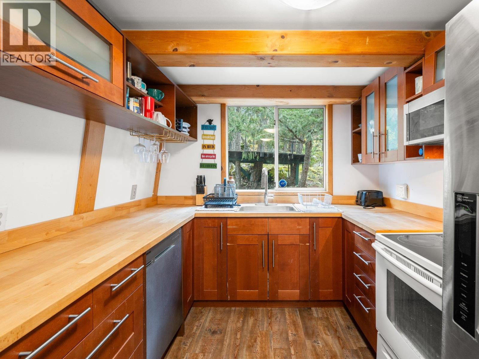 9539 EMERALD DRIVE, Whistler