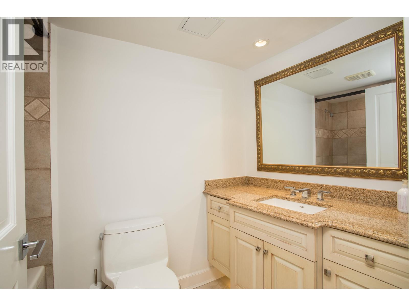 902 2135 ARGYLE AVENUE, West Vancouver