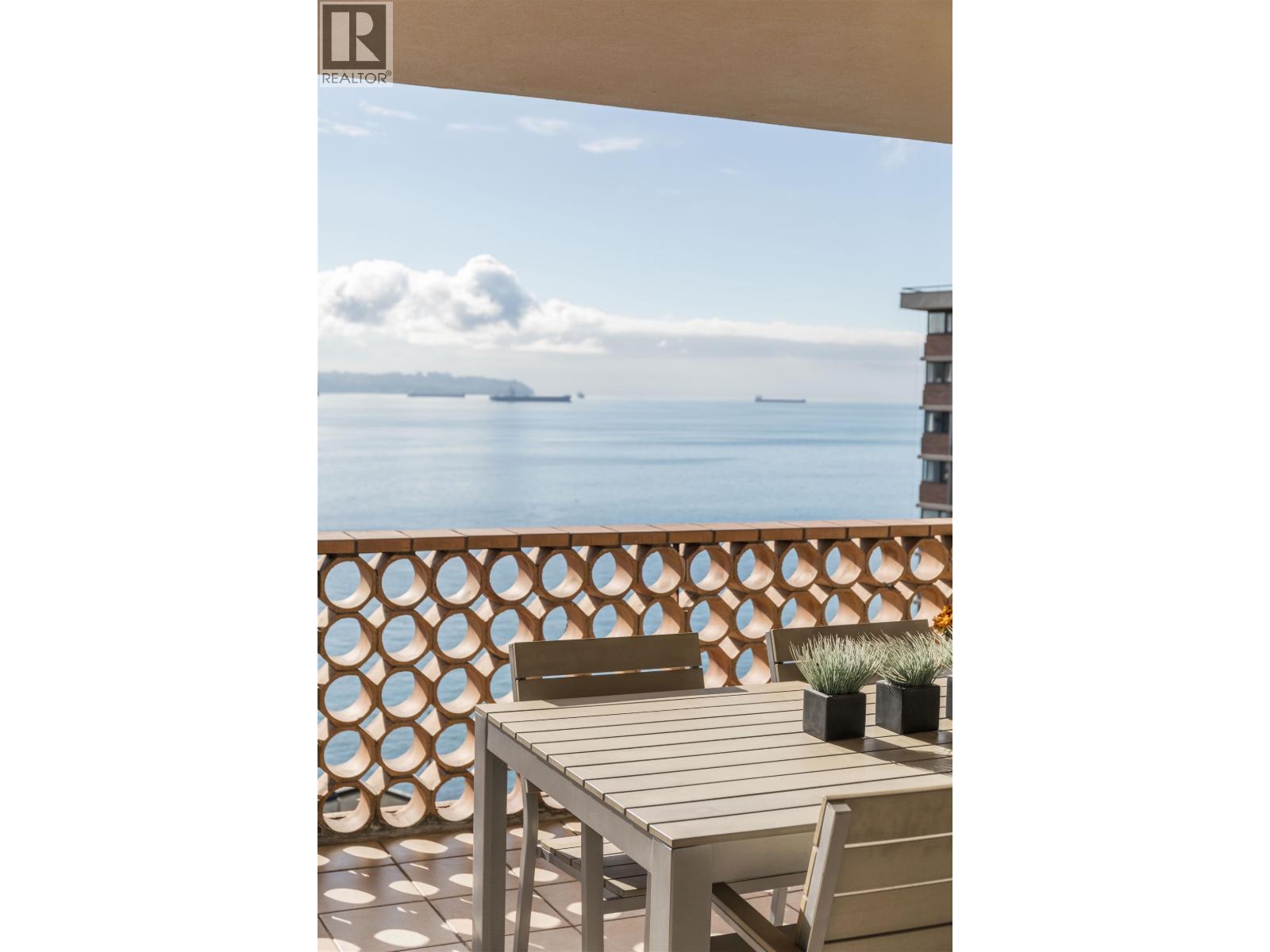 902 2135 ARGYLE AVENUE, West Vancouver