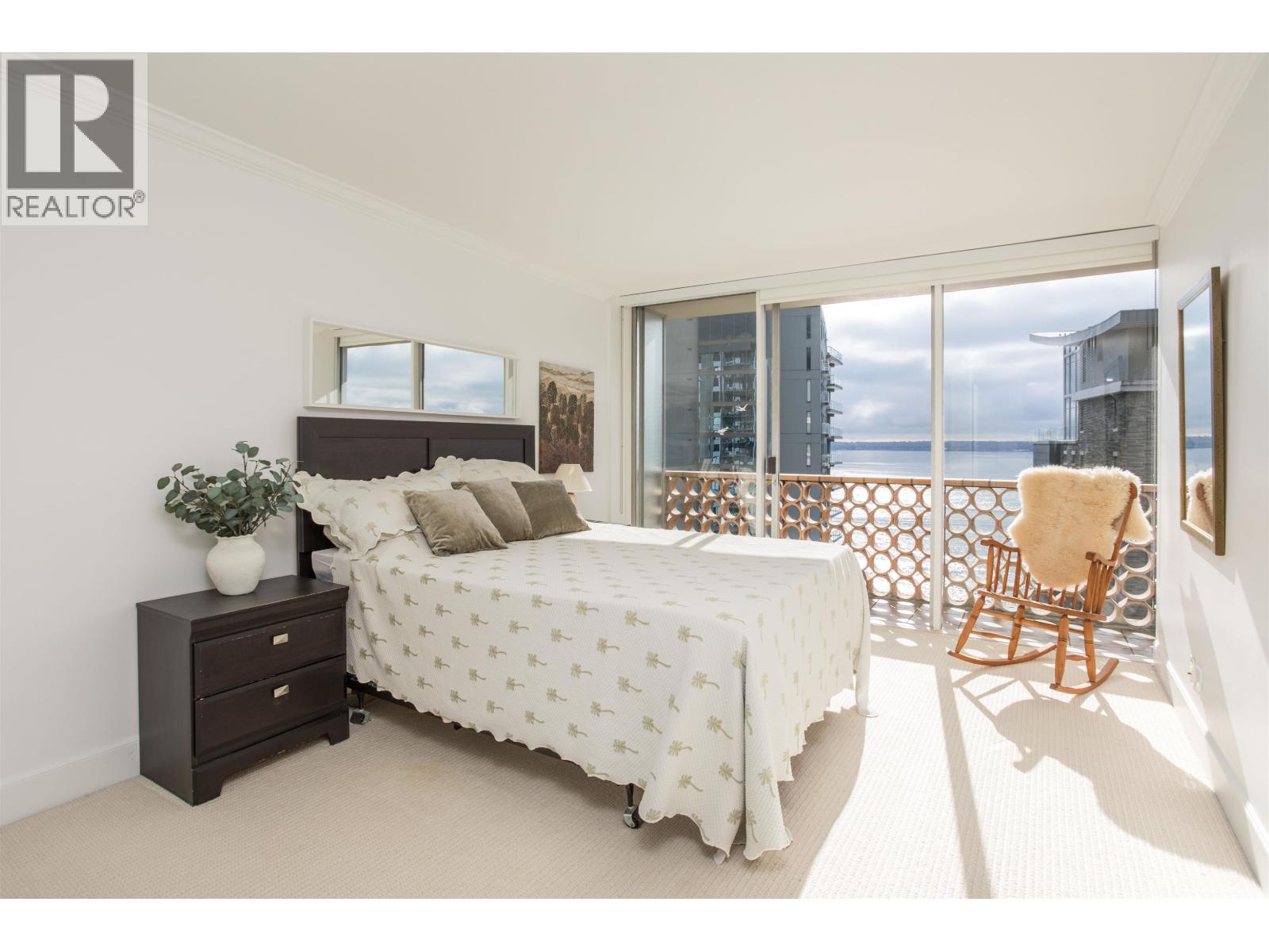 902 2135 ARGYLE AVENUE, West Vancouver