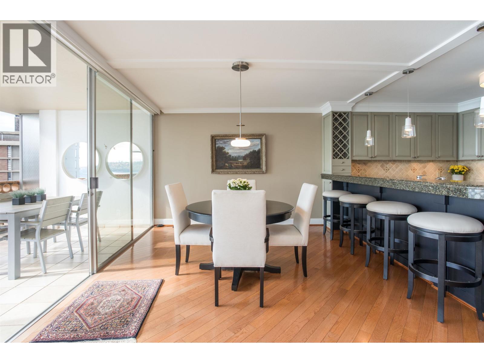 902 2135 ARGYLE AVENUE, West Vancouver
