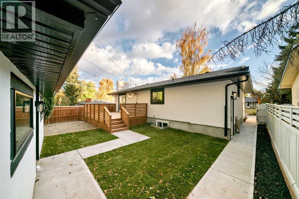 Single Family House Bungalow for Sale in  Lake Wapta Road SE Lake Bonavista Calgary 