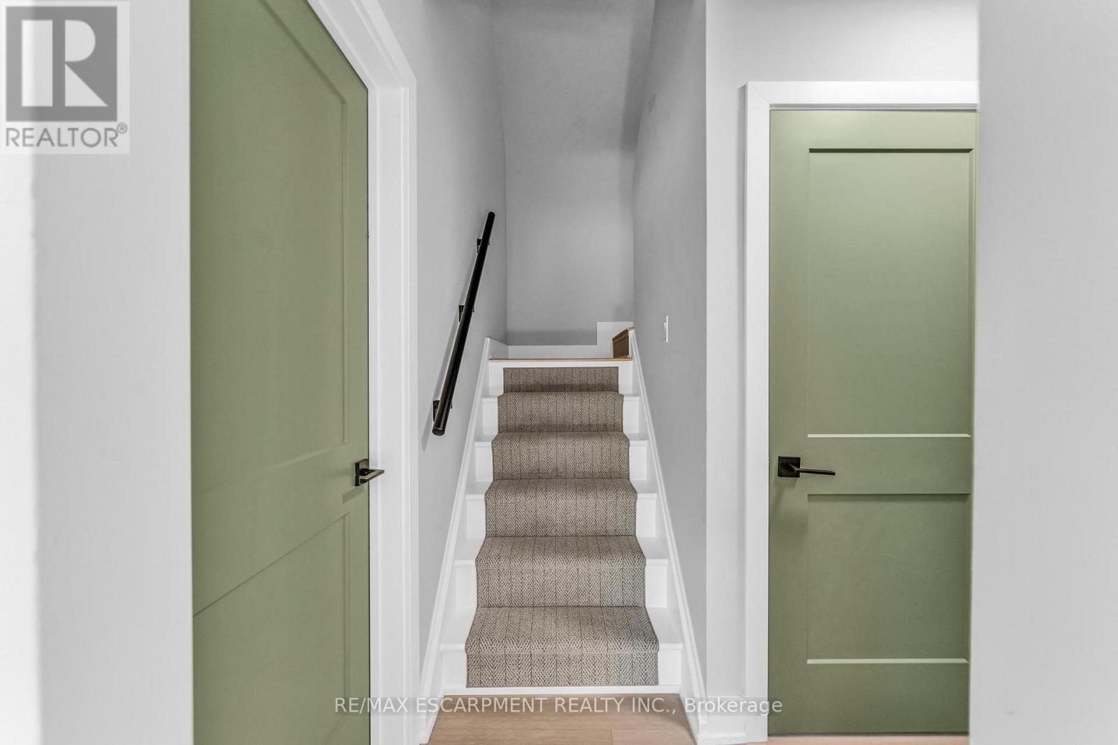 Single Family House for Sale in  ELAINE COURT Hamilton (Rosedale) 