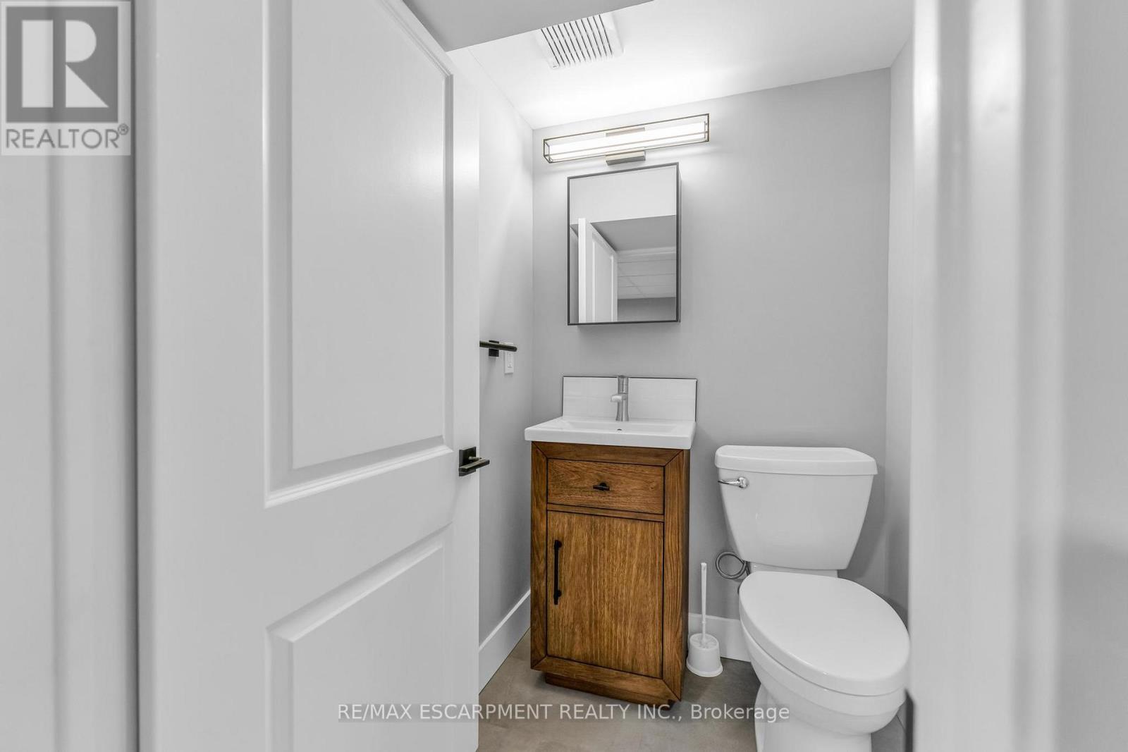 Single Family House for Sale in  ELAINE COURT Hamilton (Rosedale) 