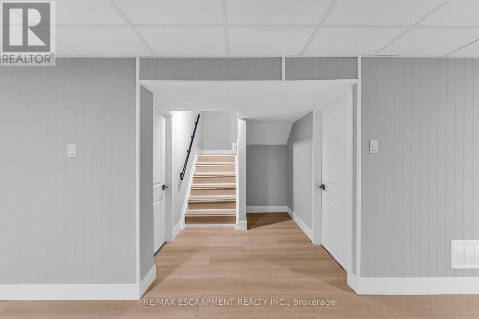 Single Family House for Sale in  ELAINE COURT Hamilton (Rosedale) 