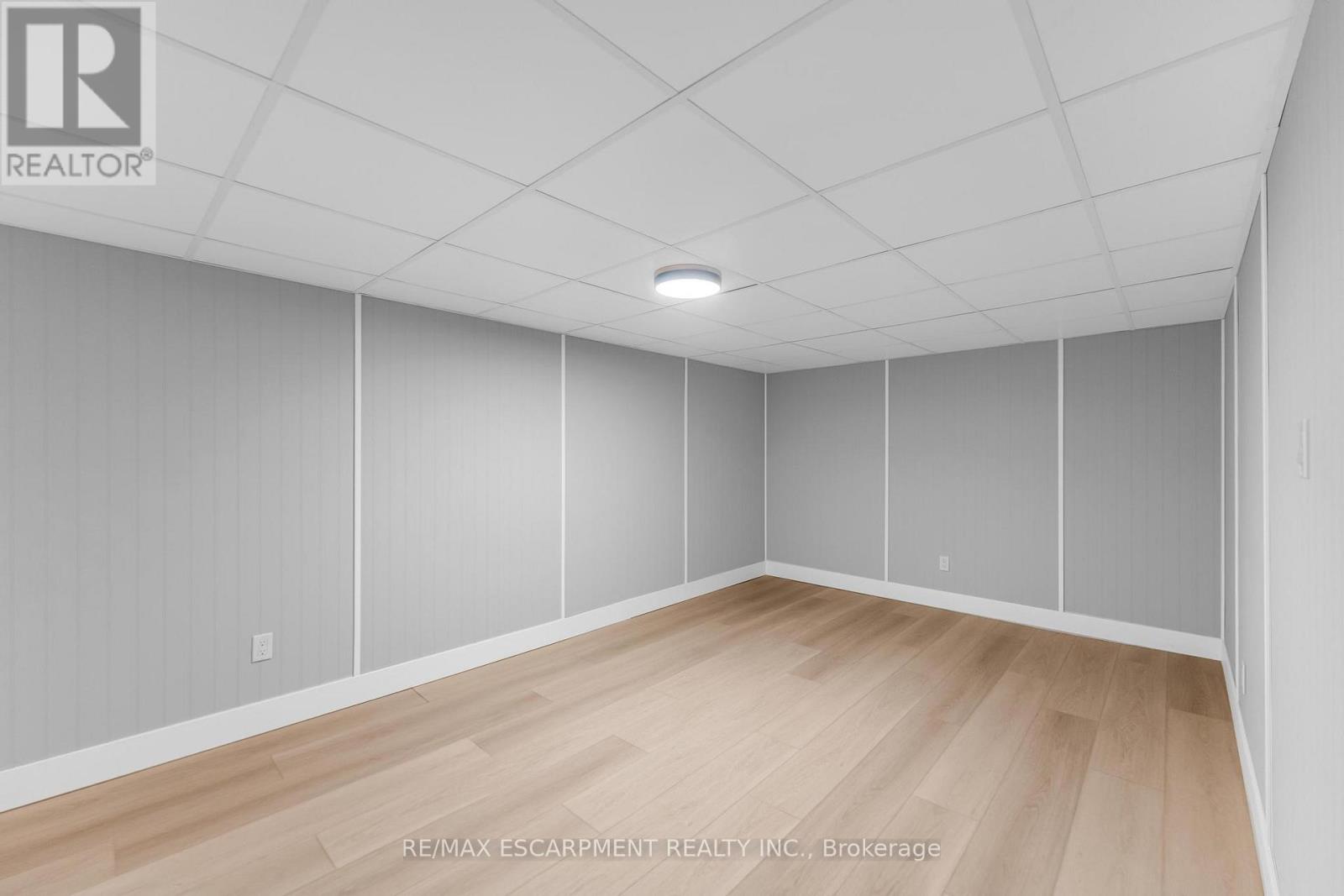 Single Family House for Sale in  ELAINE COURT Hamilton (Rosedale) 