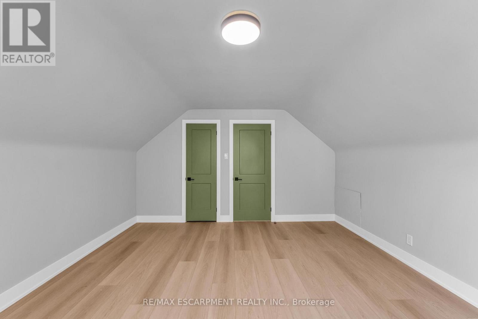 Single Family House for Sale in  ELAINE COURT Hamilton (Rosedale) 