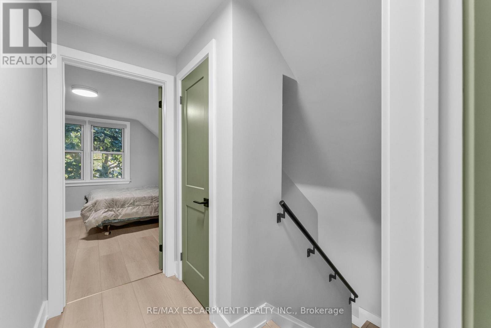 Single Family House for Sale in  ELAINE COURT Hamilton (Rosedale) 