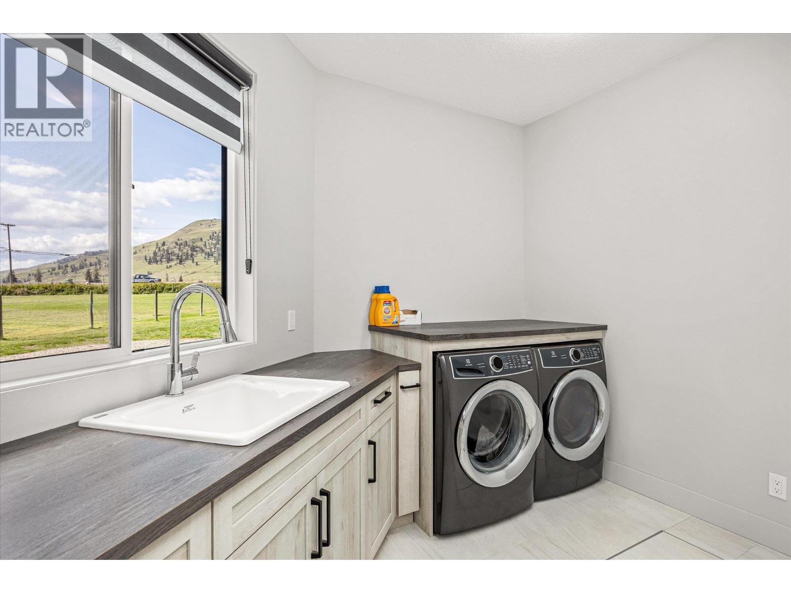 7260 Highway 6, Coldstream