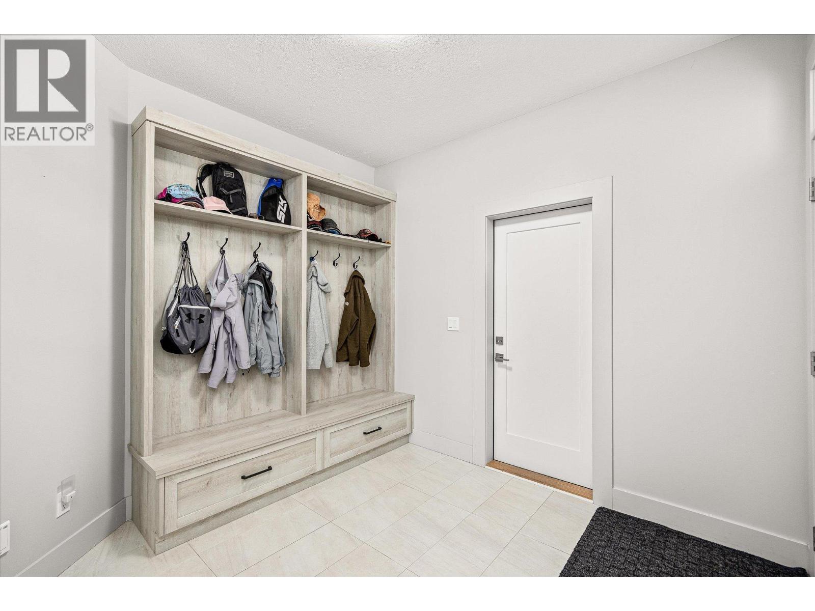 7260 Highway 6, Coldstream