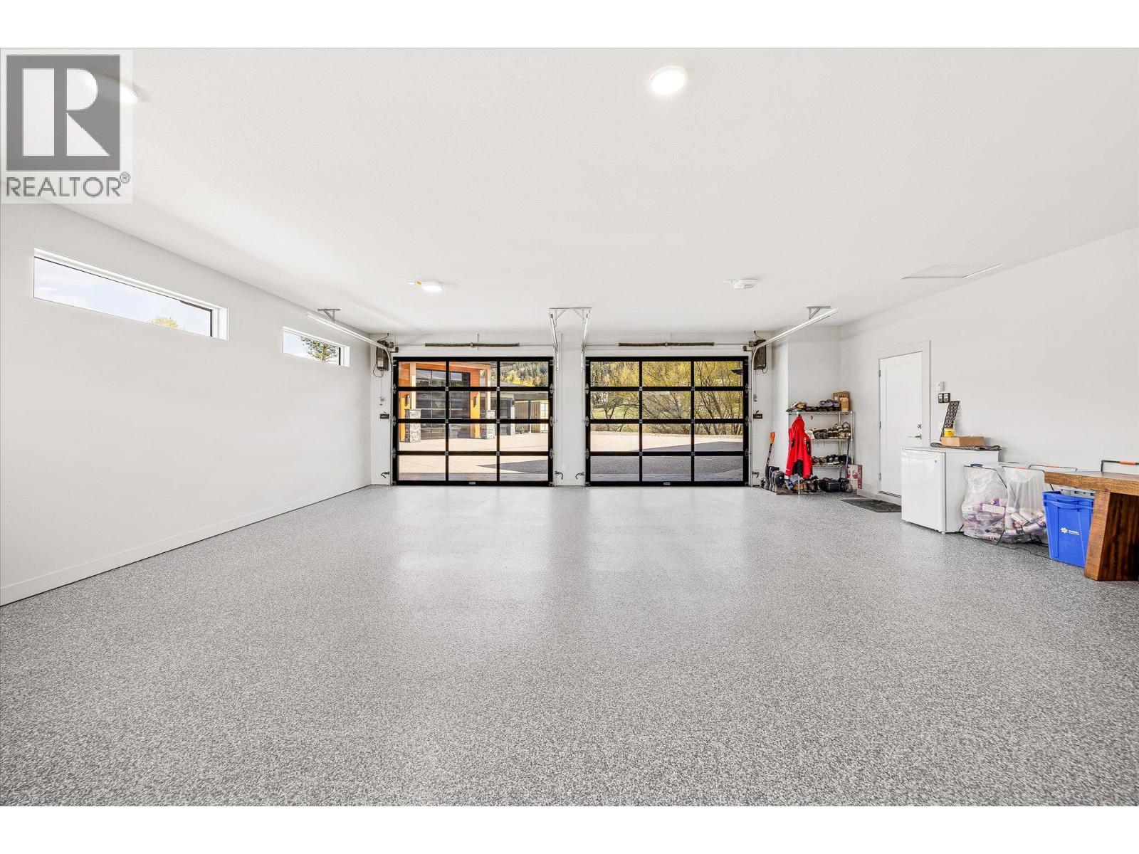 7260 Highway 6, Coldstream