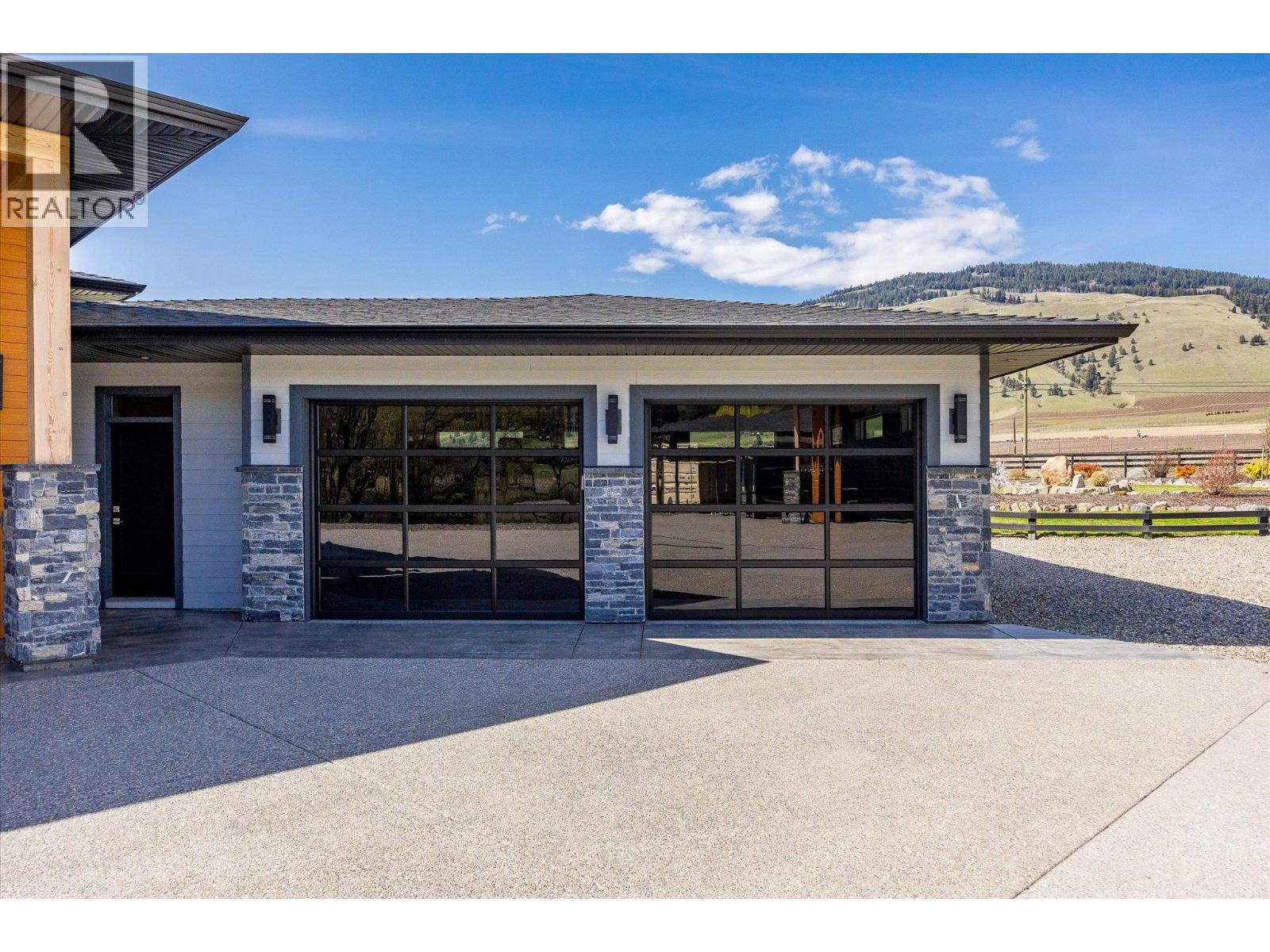 7260 Highway 6, Coldstream