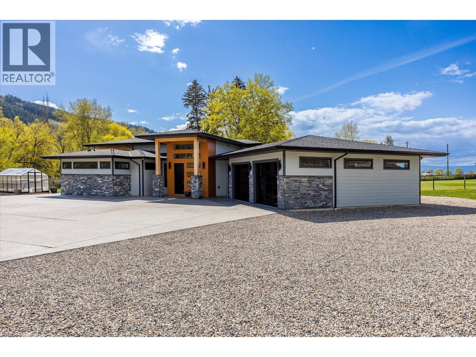 7260 Highway 6, Coldstream