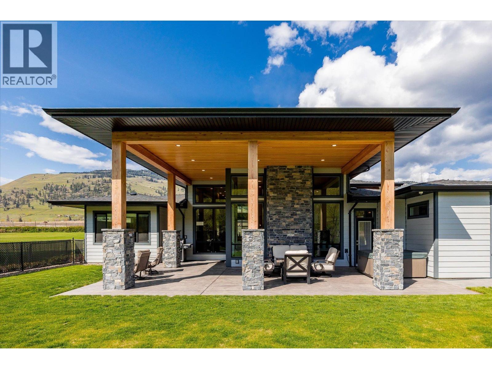 7260 Highway 6, Coldstream