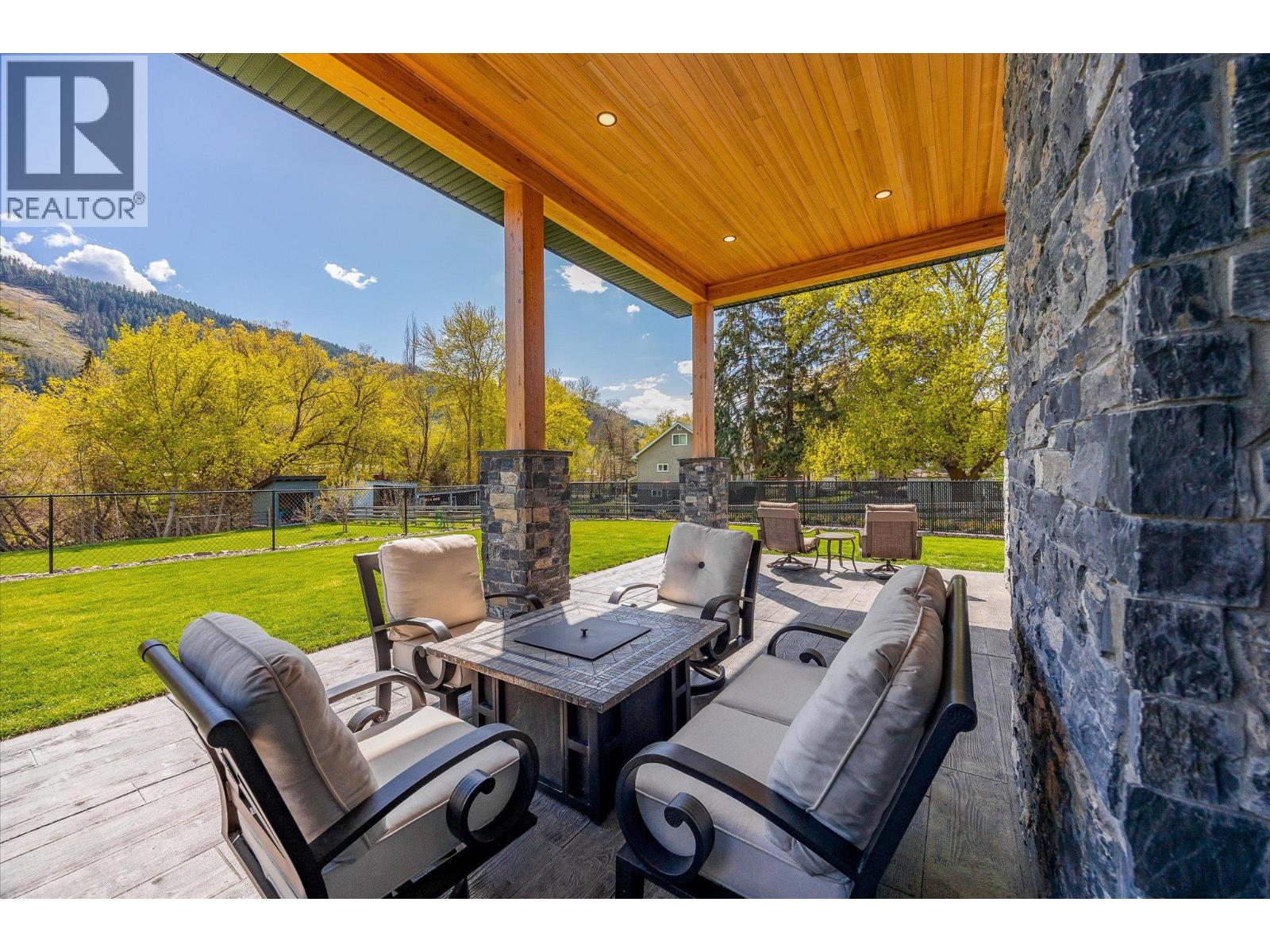 7260 Highway 6, Coldstream