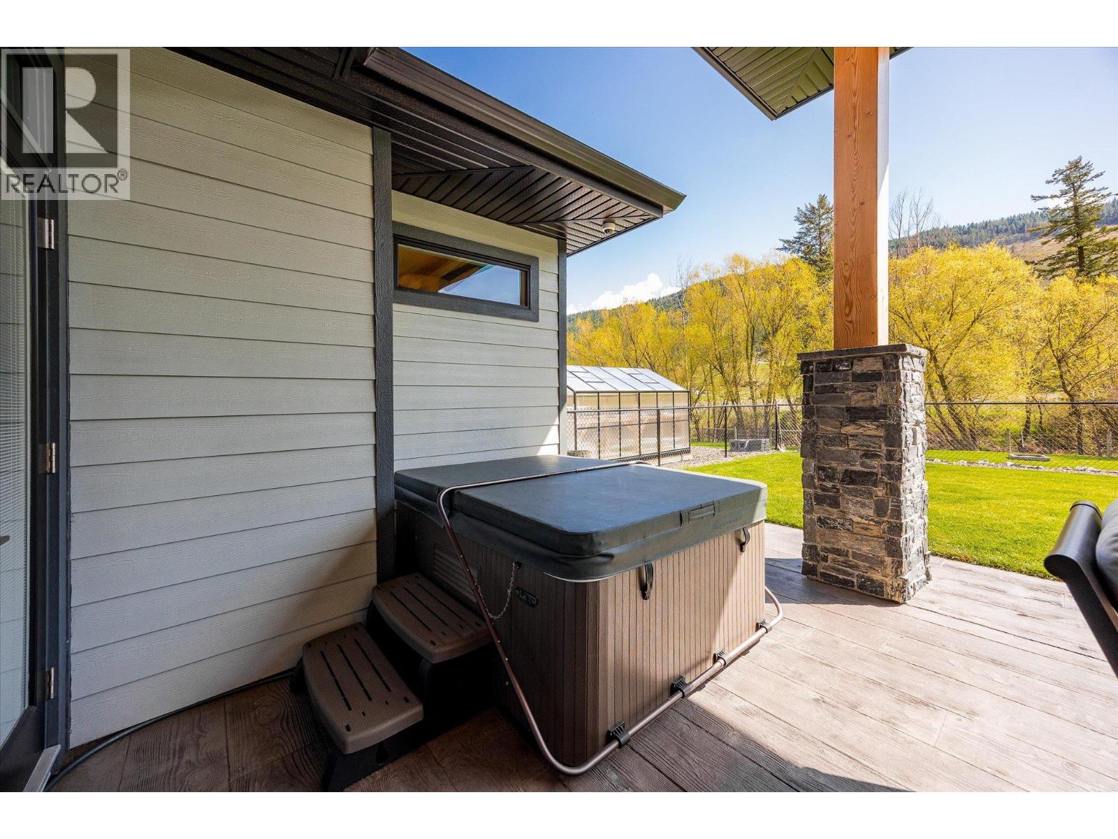 7260 Highway 6, Coldstream