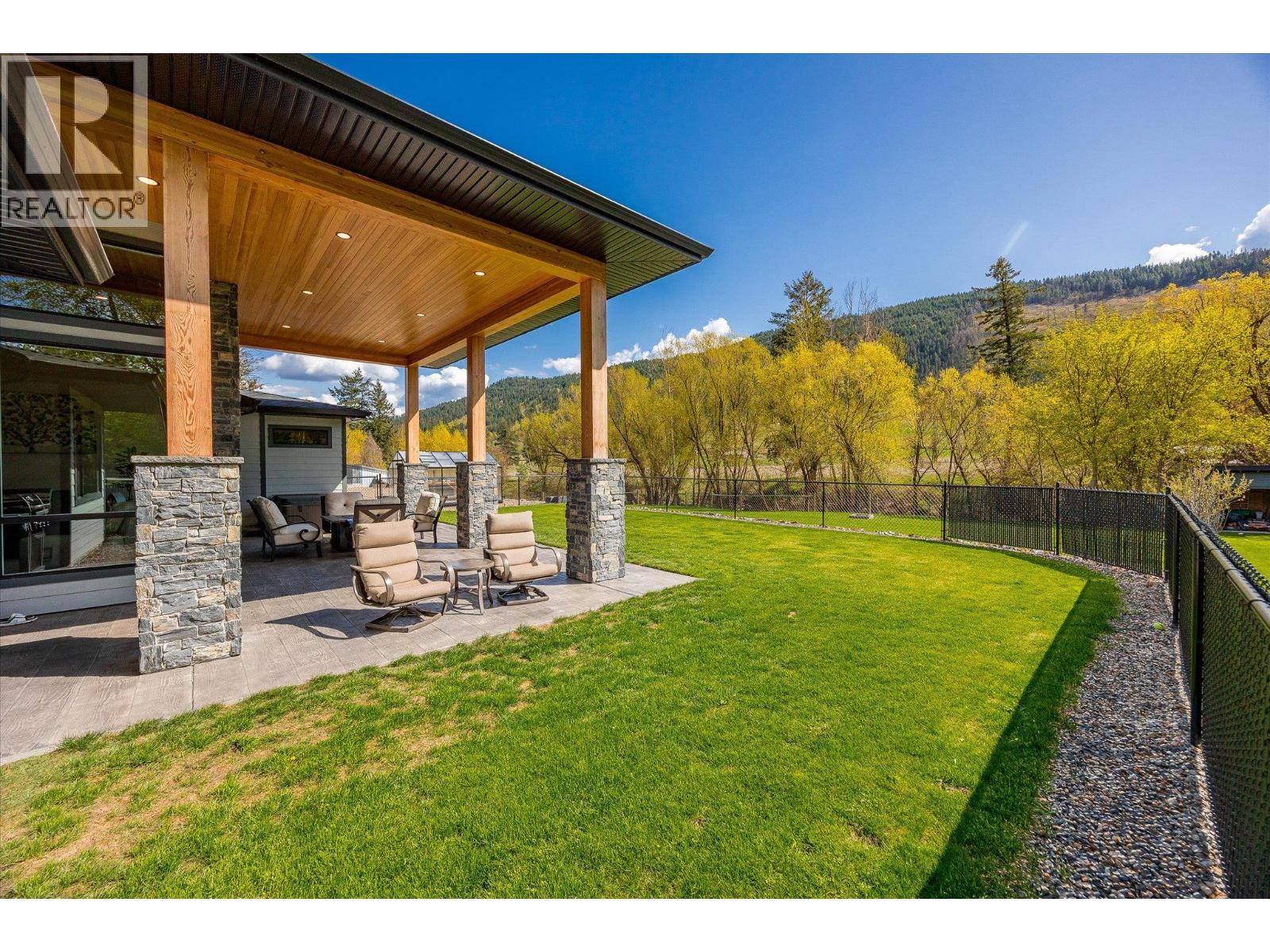 7260 Highway 6, Coldstream