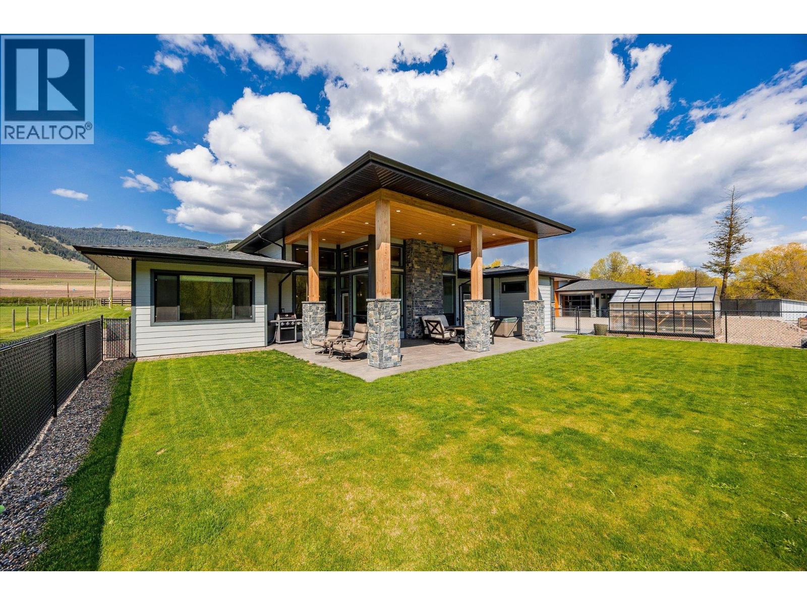 7260 Highway 6, Coldstream