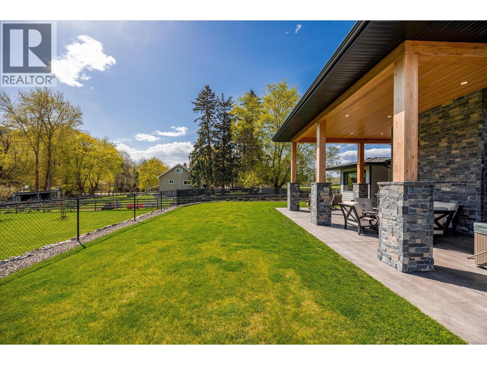 7260 Highway 6, Coldstream