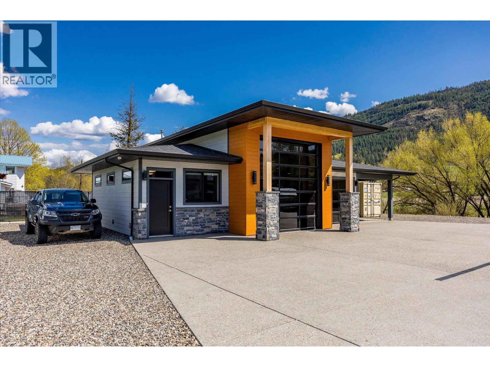 7260 Highway 6, Coldstream