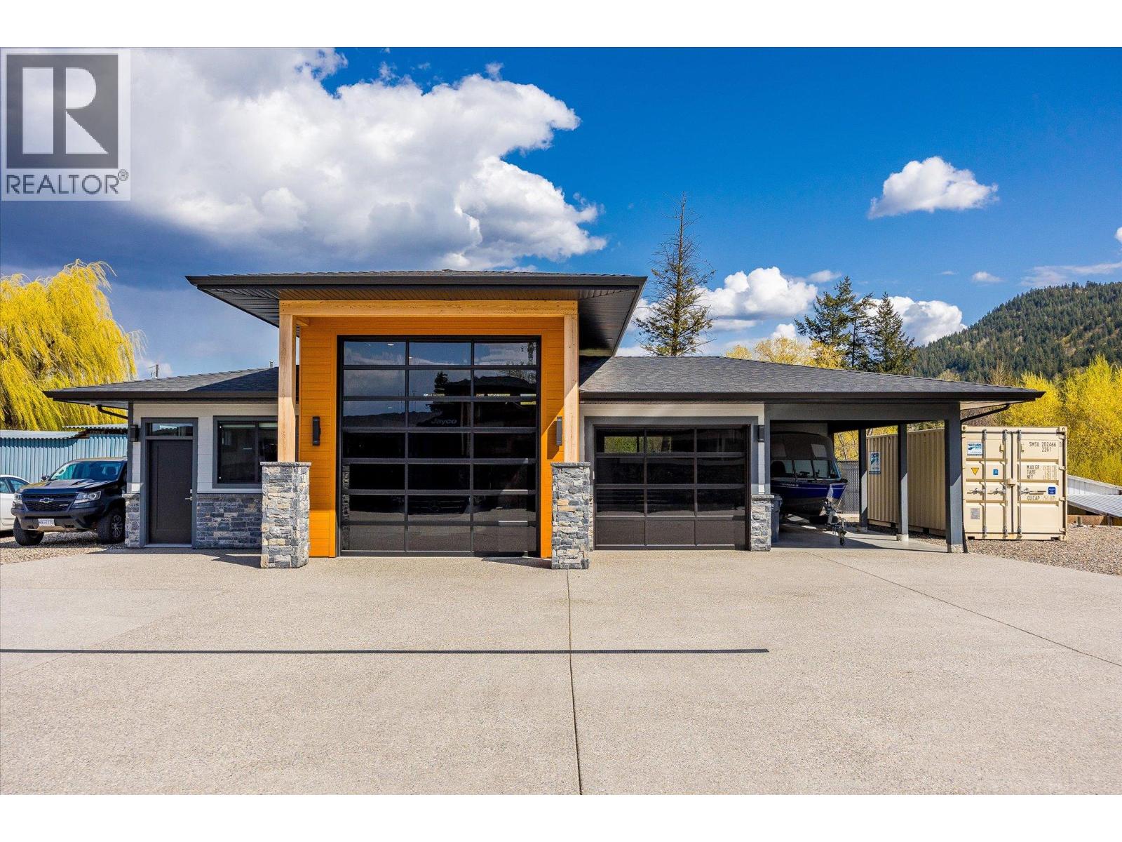 7260 Highway 6, Coldstream