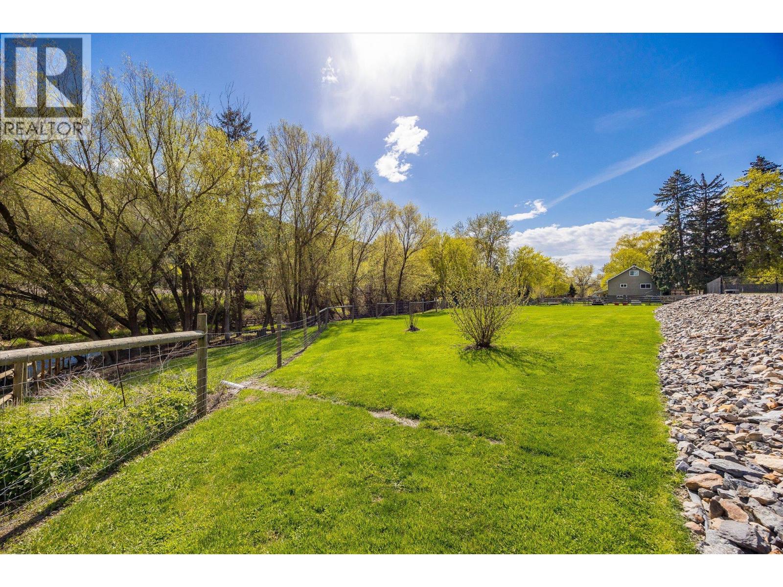 7260 Highway 6, Coldstream