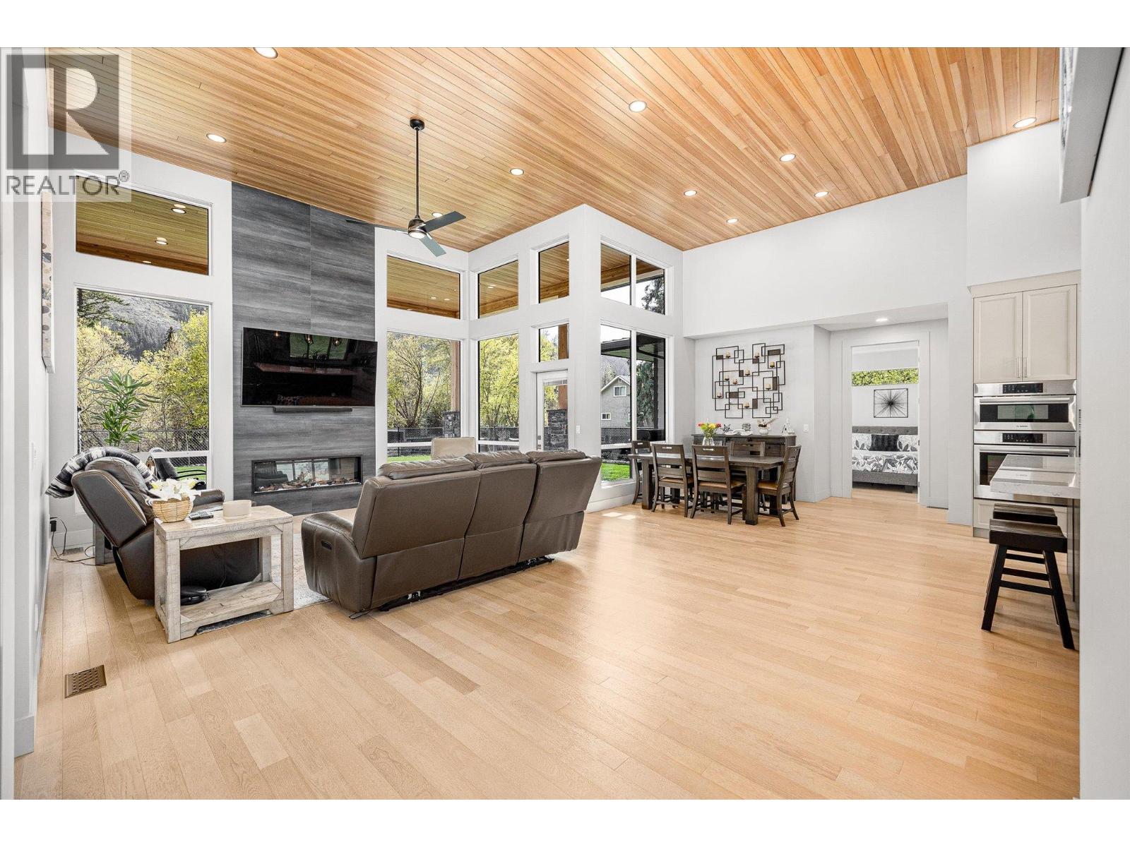 7260 Highway 6, Coldstream