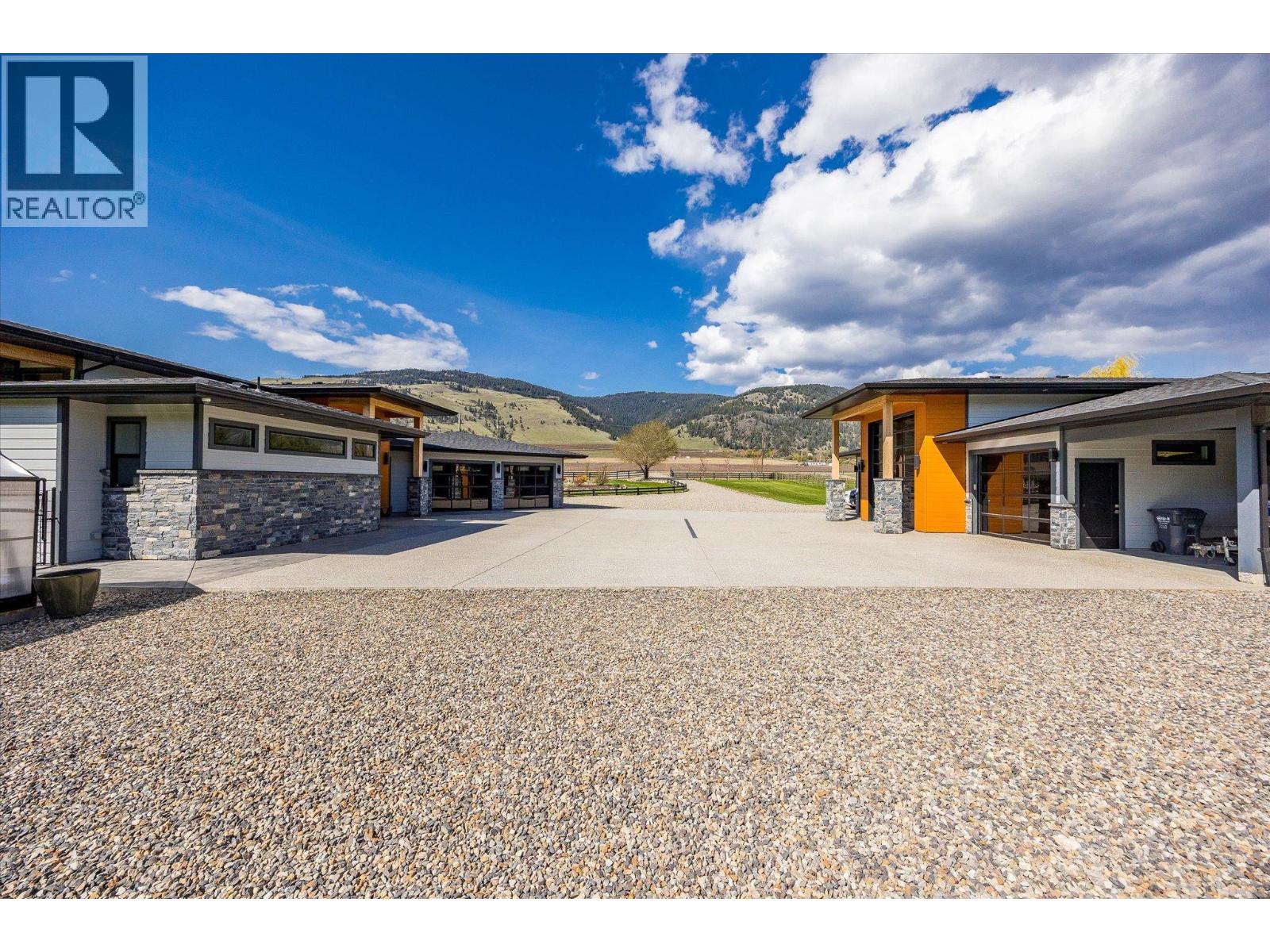 7260 Highway 6, Coldstream