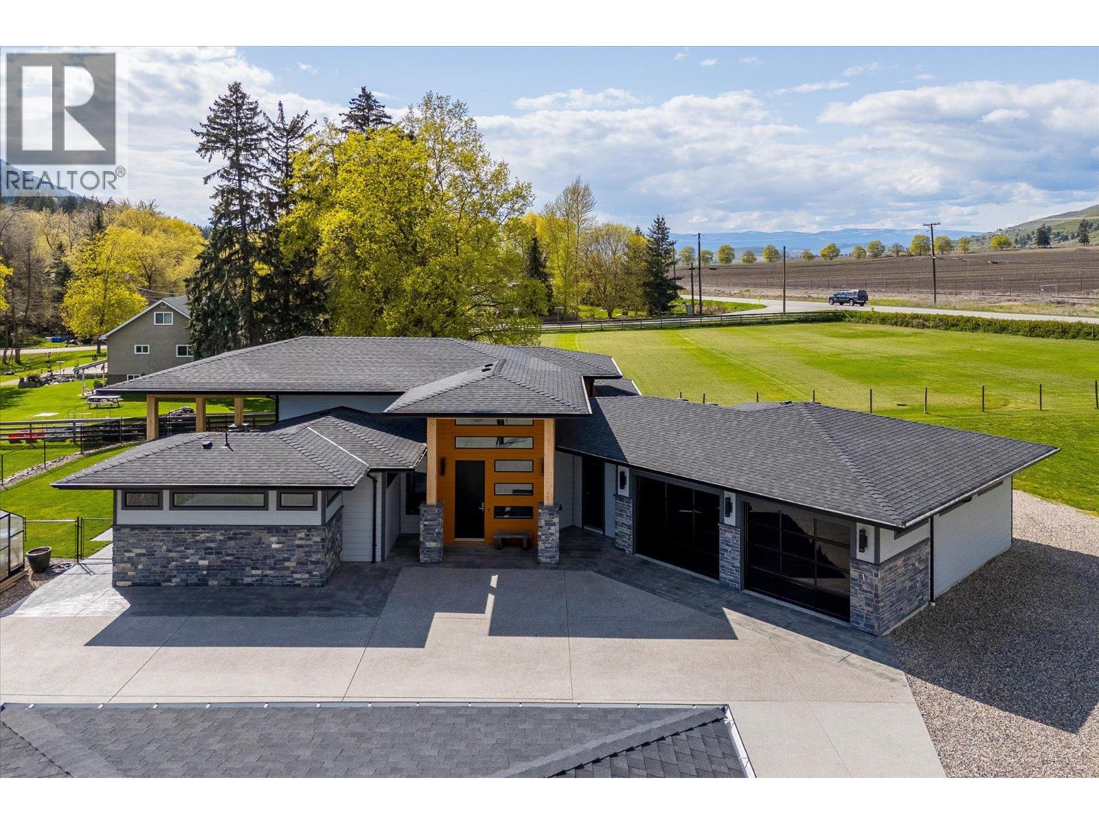 7260 Highway 6, Coldstream