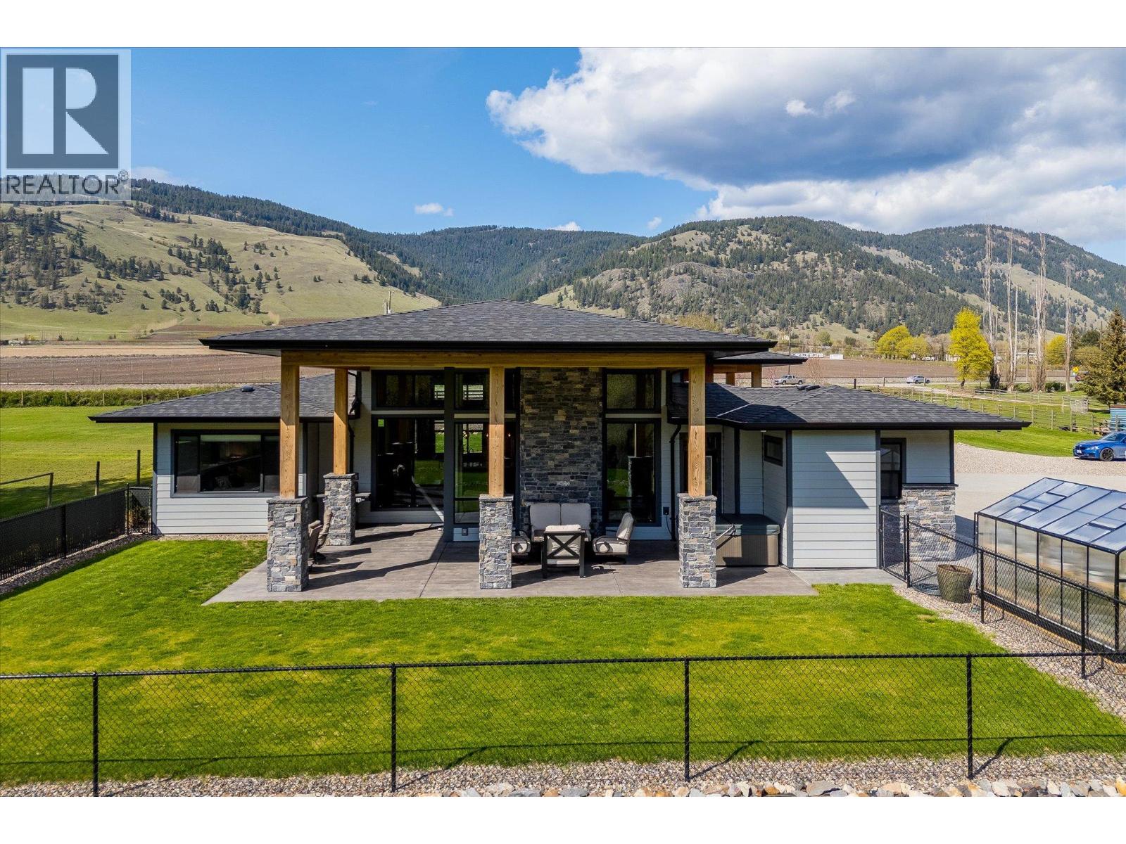 7260 Highway 6, Coldstream