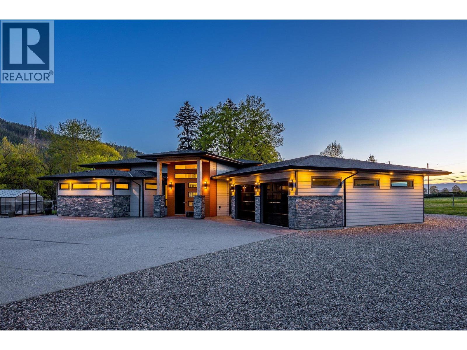 7260 Highway 6, Coldstream