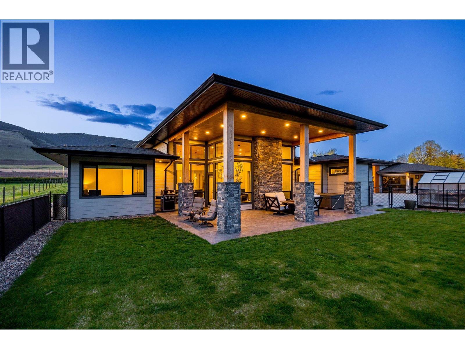 7260 Highway 6, Coldstream