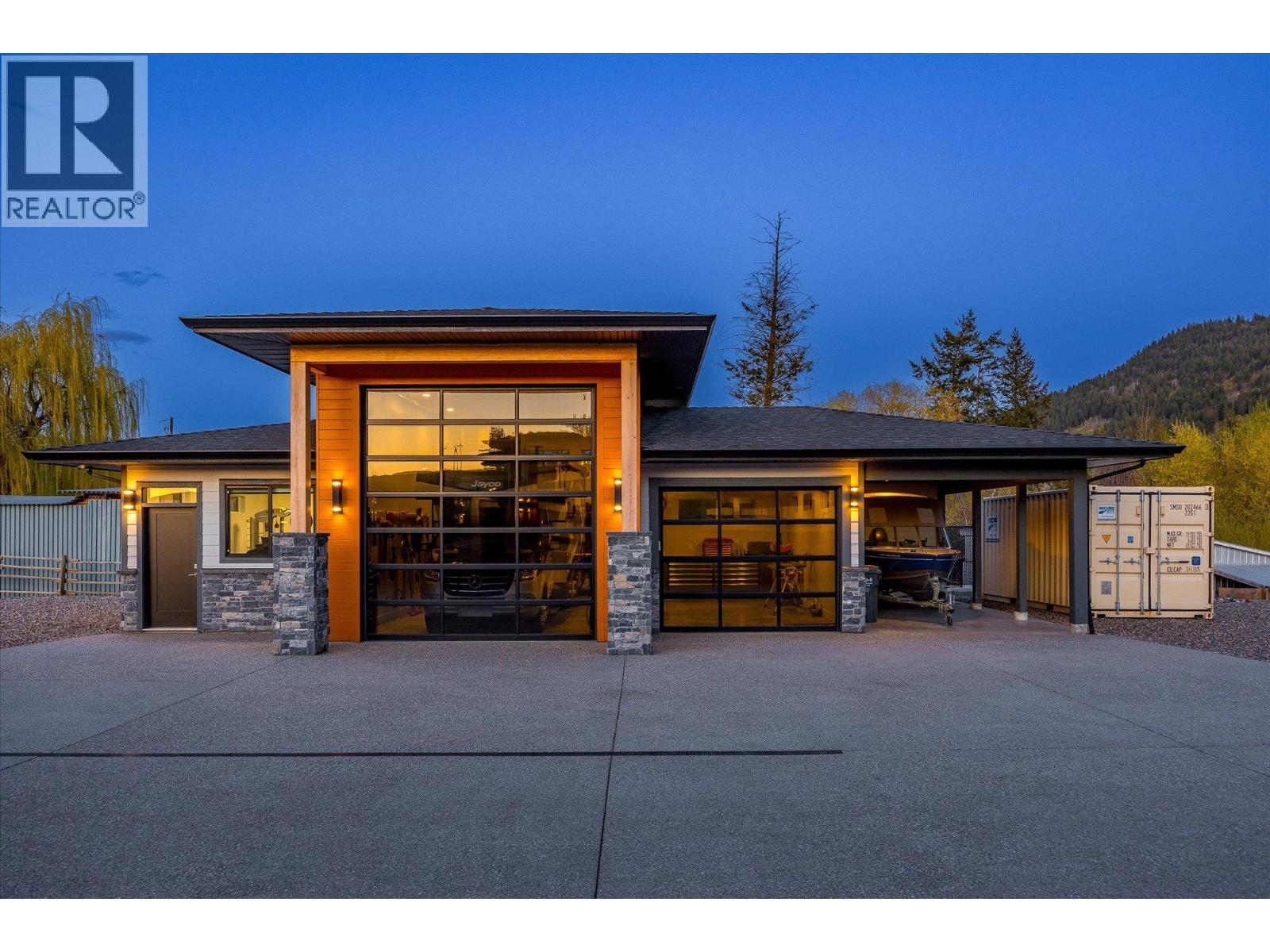 7260 Highway 6, Coldstream