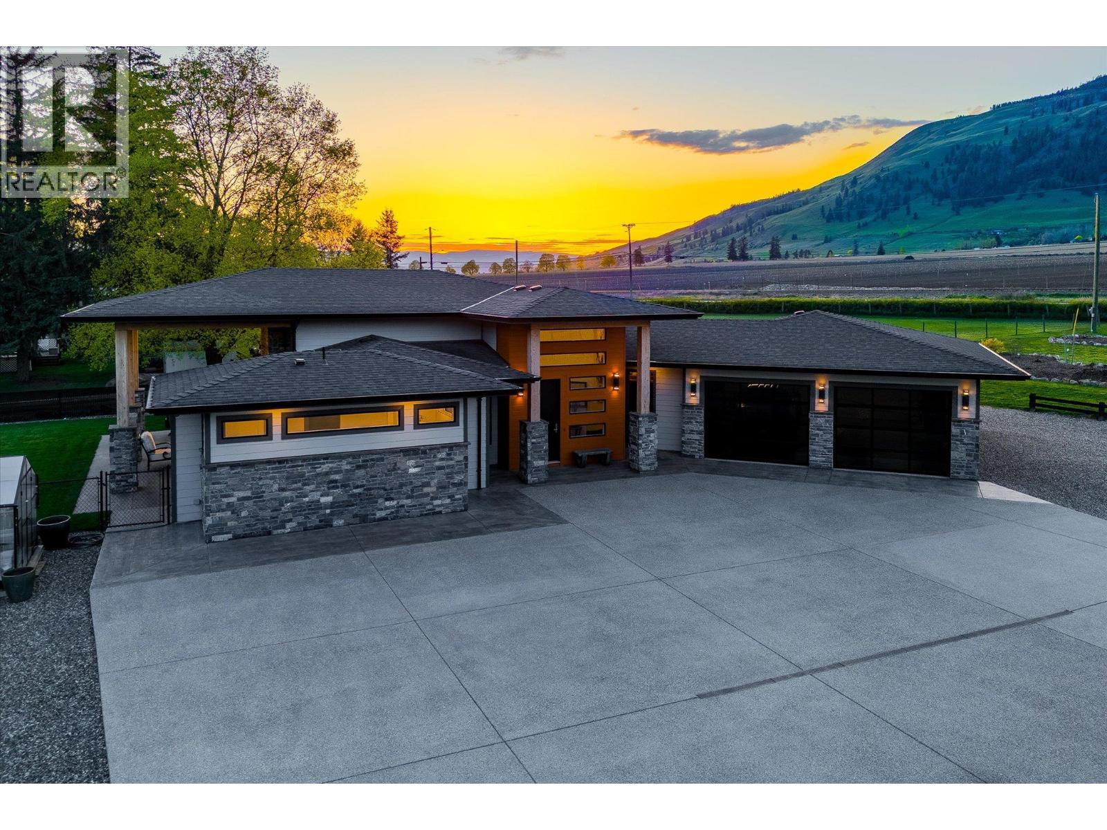 7260 Highway 6, Coldstream